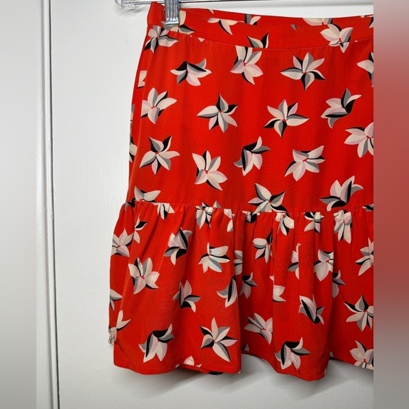 Joie 100% Silk Red Cream Grey Black Floral Mini Ruffle Hem Lightweight Skirt XS - Picture 2 of 12